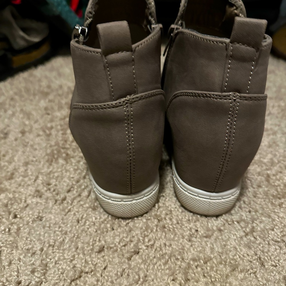 Size 7, Boutique shoes with a dressy chic look! Worn 1 time!bMy loss your gain!!